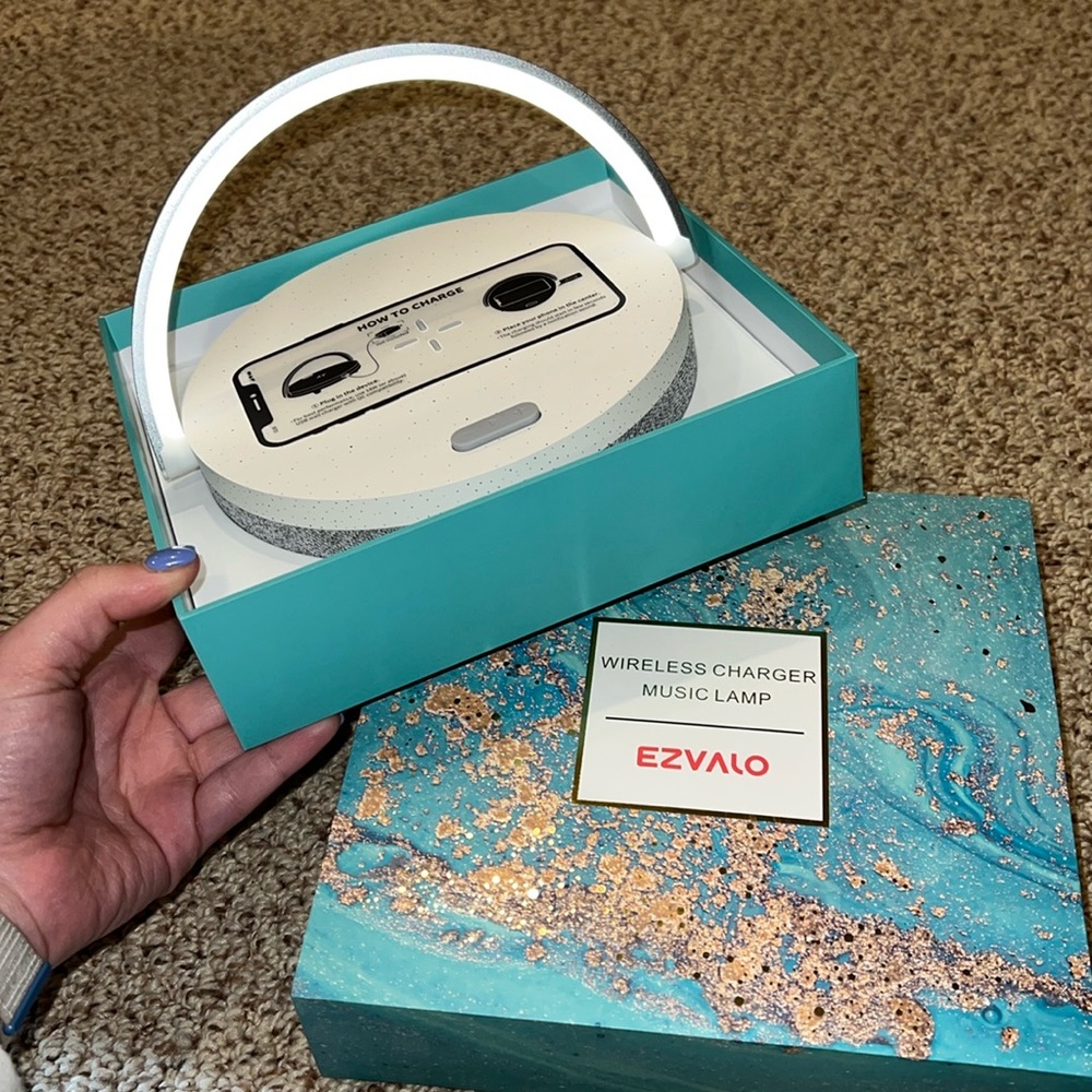 NWT‼️ Wireless charger, music lamp